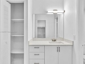 3626 NE 168th St in North Miami Beach, FL - Foto de edificio - Building Photo