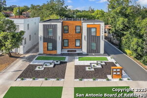 1505 W Woodlawn Ave in San Antonio, TX - Building Photo