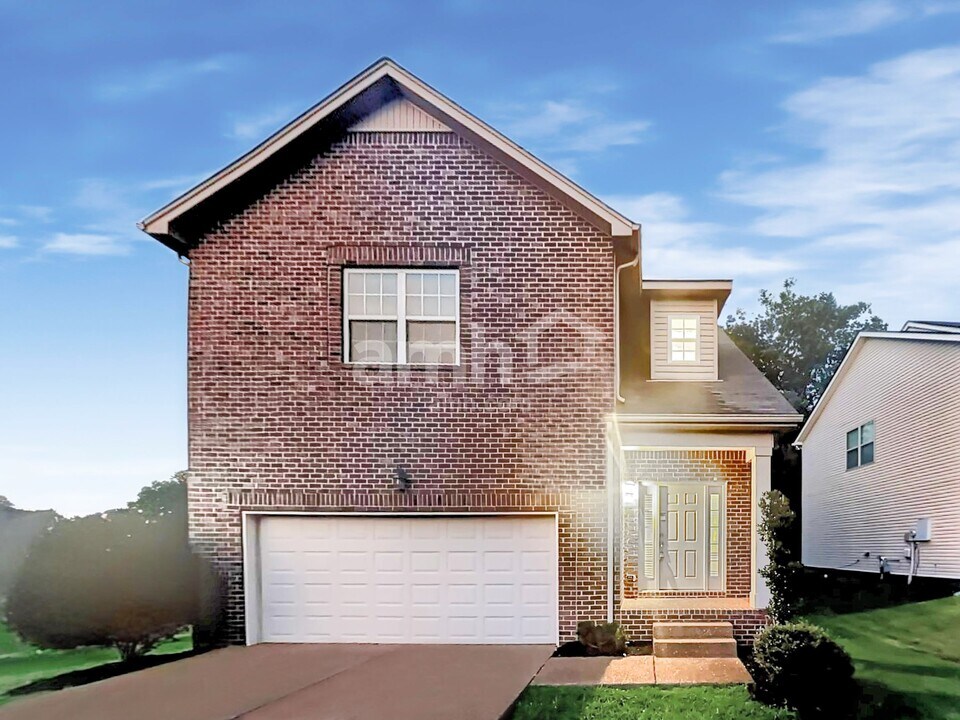 792 Evening Ave in Antioch, TN - Foto de edificio