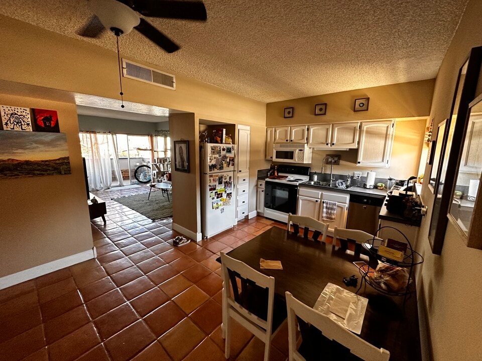349 E Thomas Rd, Unit Windsor Place in Phoenix, AZ - Foto de edificio