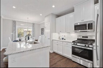 408 Plaza Dr in Pleasant Hills, PA - Building Photo - Building Photo