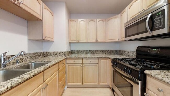 503 Avenue G - C in Redondo Beach, CA - Building Photo - Building Photo