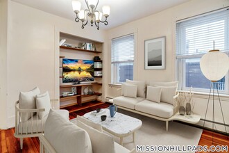 882 Huntington Ave in Boston, MA - Foto de edificio - Building Photo