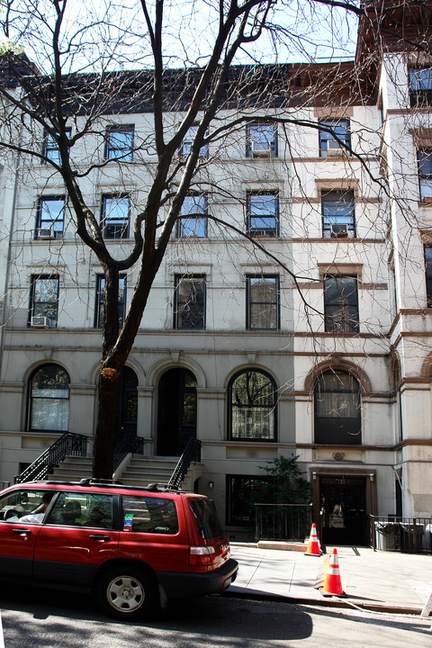 62 W 84th St in New York, NY - Building Photo