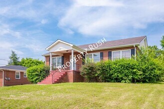 807 Woodland Dr in Rossville, GA - Building Photo - Building Photo