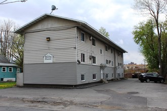 Holiday Commons in Syracuse, NY - Building Photo - Building Photo