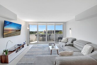 2773 S Ocean Blvd in Palm Beach, FL - Building Photo - Building Photo