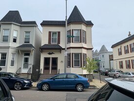 686 E 7th St, Unit 1 in Boston, MA - Building Photo