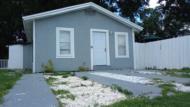 8622 N 39th St, Unit 1 in Tampa, FL - Building Photo - Building Photo