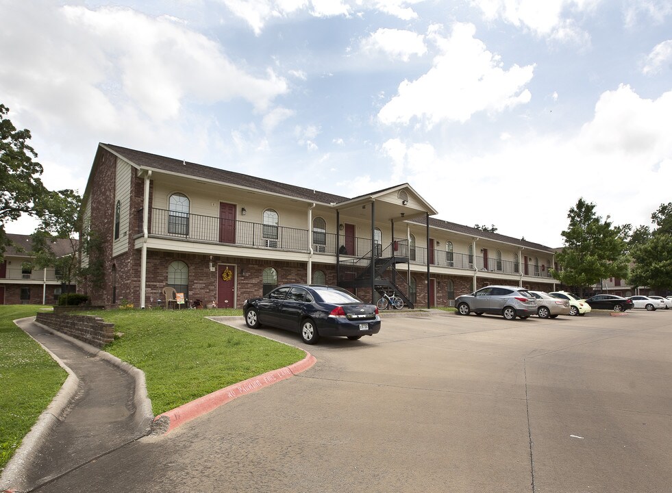 Noble Oaks III in Fayetteville, AR - Foto de edificio
