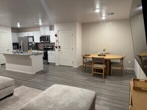 6086 Lily Gdn St in North Las Vegas, NV - Building Photo - Building Photo