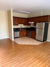 2071 Vista Del Mar Ave in Los Angeles, CA - Building Photo - Building Photo