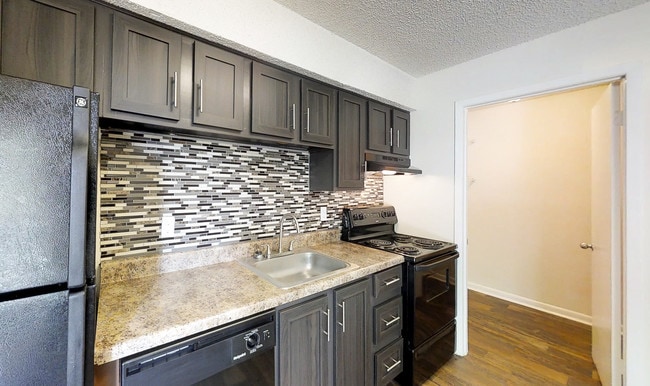 The Hills at Oakwood Apartment Homes in Chattanooga, TN - Building Photo - Interior Photo