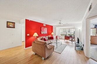 Treasure Cay Apartments in Fort Pierce, FL - Building Photo - Building Photo