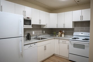 305-305 Mandalay Dr in Winnipeg, MB - Building Photo - Building Photo