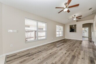 28651 Seashell Ct in Wesley Chapel, FL - Foto de edificio - Building Photo