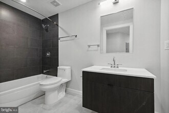 3449 Scotts Ln, Unit A404 in Philadelphia, PA - Building Photo - Building Photo