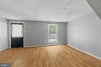 2502 Greenwood Dr in Lindenwold, NJ - Building Photo - Building Photo