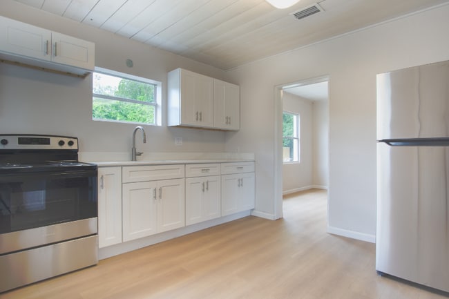 37701 Primo Dr in Dade City, FL - Building Photo - Building Photo