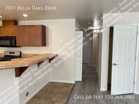 2097 Bella Oaks Dr in Tulare, CA - Foto de edificio - Building Photo