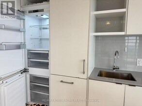 88 Harbour St in Toronto, ON - Building Photo - Building Photo