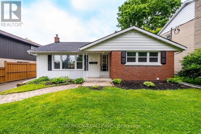 866 Regent Dr