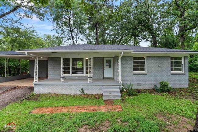 1307 Ash Ln in Kilgore, TX - Foto de edificio - Building Photo