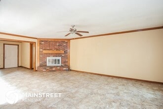 8312 NW 112th St in Oklahoma City, OK - Foto de edificio - Building Photo