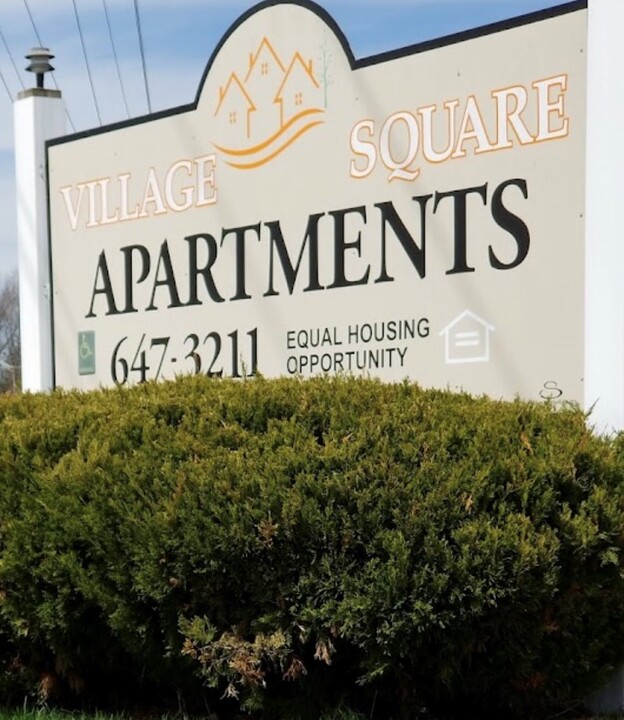 Village Square in Canton, IL - Foto de edificio