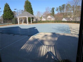 10055 Lauren Hall Ct in Alpharetta, GA - Foto de edificio - Building Photo