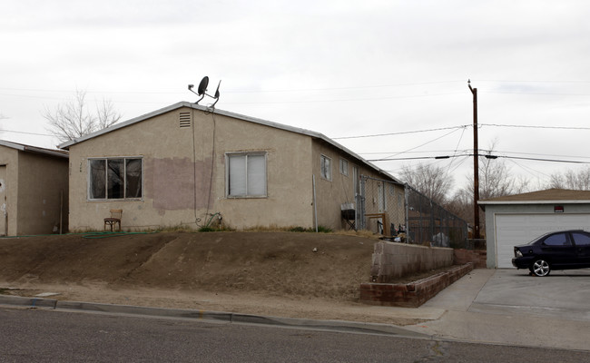 304-306 Mary Anne Ave in Barstow, CA - Building Photo - Building Photo