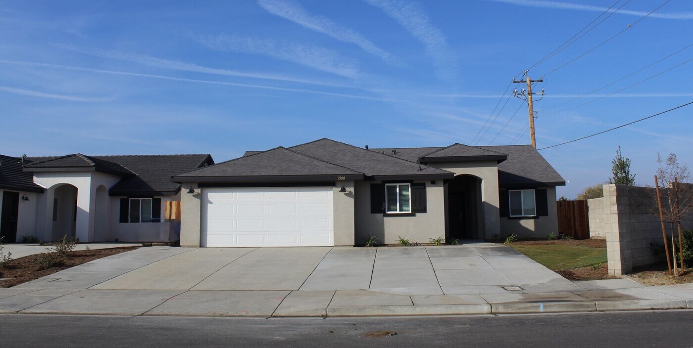 7300 Erskineville Dr in Bakersfield, CA - Building Photo