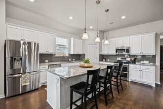 631 Turquoise Dr in Dripping Springs, TX - Building Photo - Building Photo