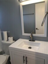 2200 Park Ln in Hollywood, FL - Foto de edificio - Building Photo