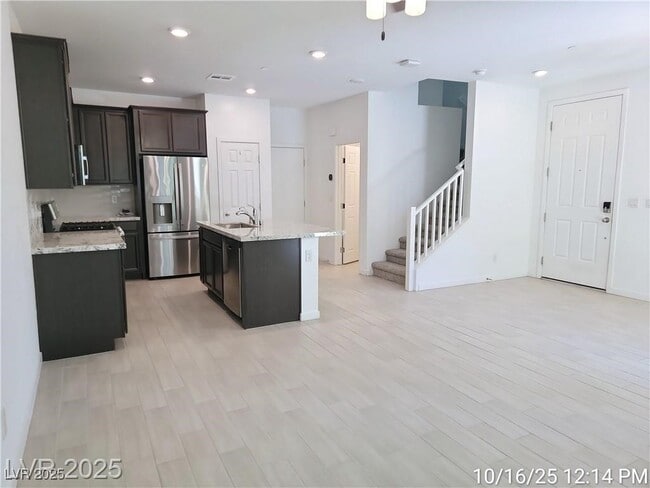 965 Nevada State Dr in Henderson, NV - Foto de edificio - Building Photo