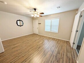 217 E Douglas Dr in Midwest City, OK - Building Photo - Building Photo