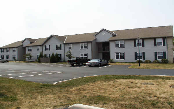 Saddlebrook Condominiums in Hilliard, OH - Building Photo