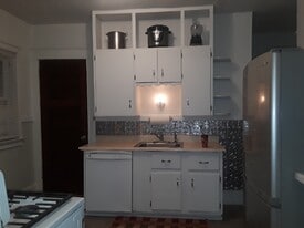 630 E 6th St, Unit 2nd flr in Erie, PA - Building Photo