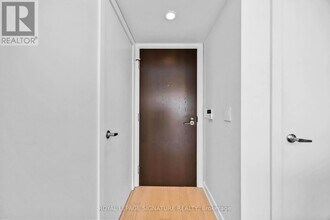 80 Western Battery Rd in Toronto, ON - Building Photo - Building Photo