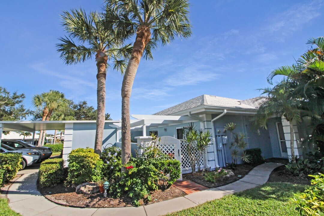 416 Wexford Cir in Venice, FL - Building Photo