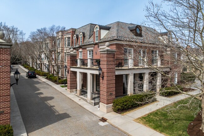 Regent's Row Condominiums in Lake Forest, IL - Building Photo - Building Photo
