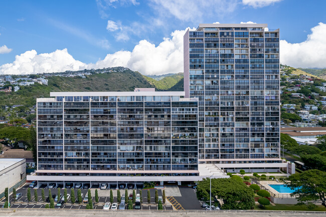 Kahala Towers in Honolulu, HI - Building Photo - Building Photo