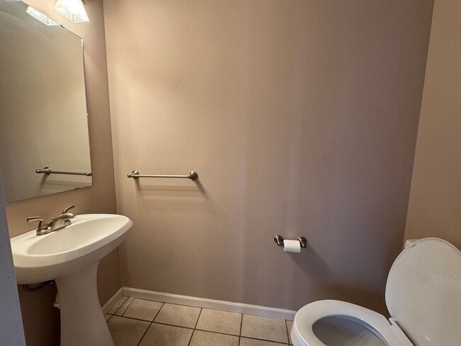 853 E Bland Rd in Lebanon, MO - Building Photo - Building Photo