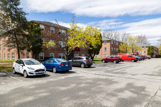 Danbury Place Condominiums in Methuen, MA - Building Photo - Building Photo