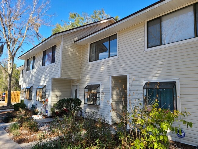 6124 SW 8th Pl in Gainesville, FL - Building Photo - Building Photo