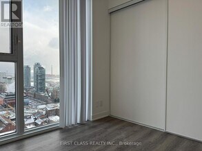 180 Front St E in Toronto, ON - Building Photo - Building Photo