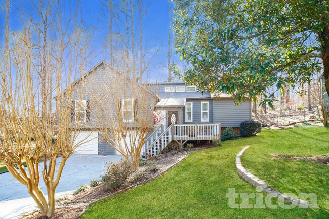 property at 567 Shannon Green Cir SW