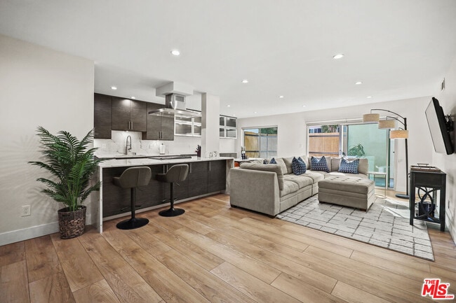 1045 Kings Rd in West Hollywood, CA - Building Photo - Building Photo