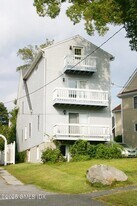 30 Woodland Dr, Unit 2 in Greenwich, CT - Building Photo