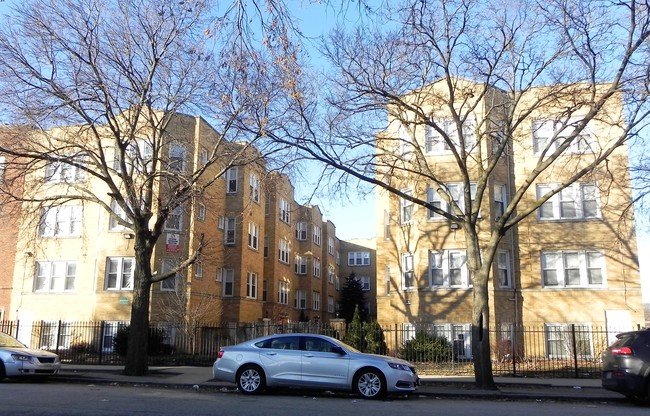 6804 S Perry in Chicago, IL - Foto de edificio - Building Photo